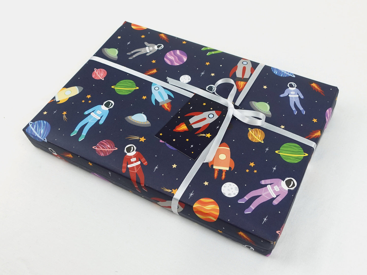 Space wrapping paper | Children's astronauts spaceman | Eco friendly gift wrap | Premium sheets + Tags | Zero plastic packaging 70x50cm