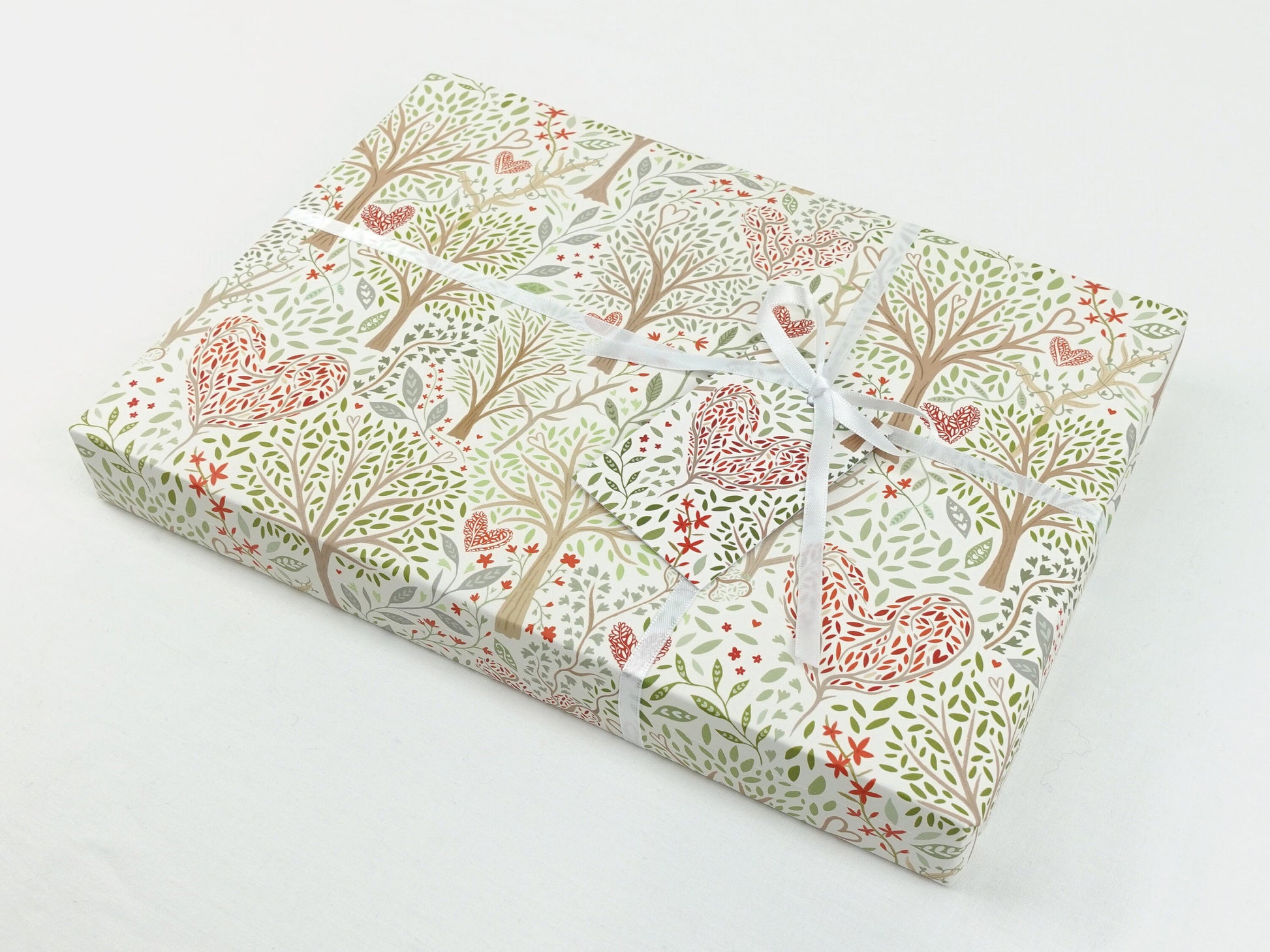 Wedding wrapping paper | Heart woodland design | Anniversary eco friendly gift wrap | Premium sheets + Tags | Zero plastic packaging 70x50cm