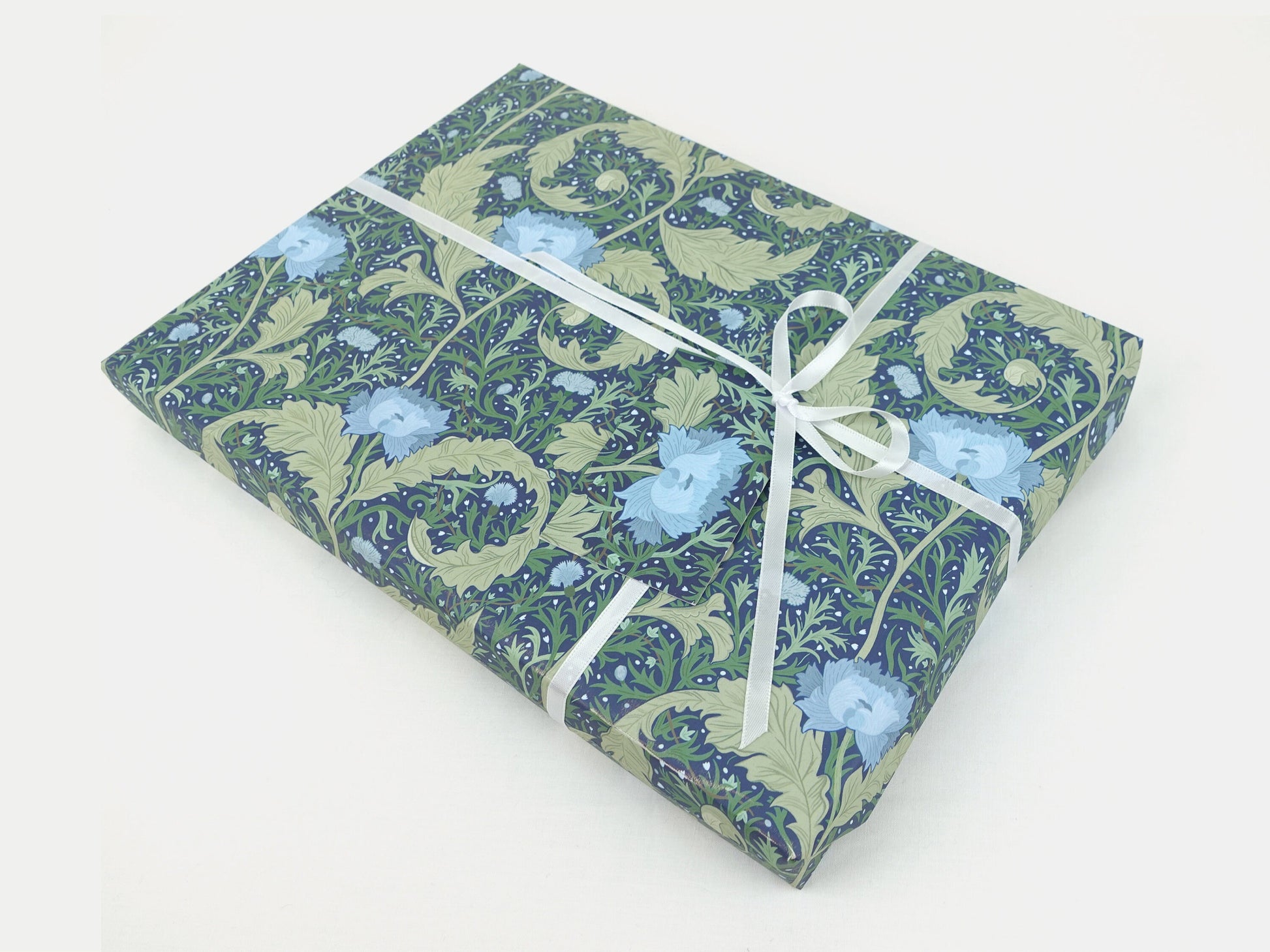 Floral wrapping paper | William Morris Inspired Eco friendly gift wrap | Premium quality sheets + Tags | Zero plastic packaging 70x50cm